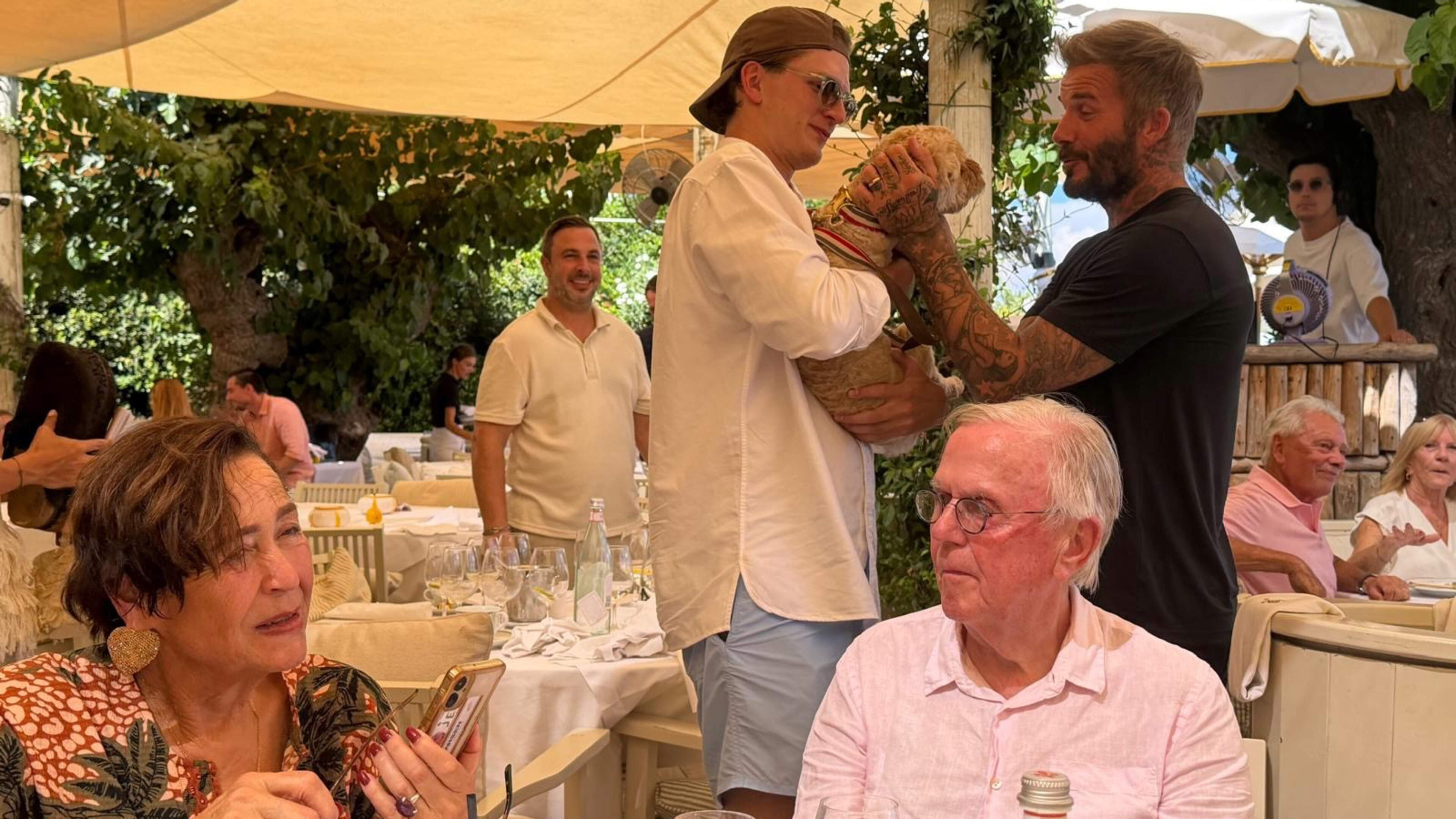 ’Ontmoeting’ met David Beckham in Saint-Tropez: kijk eens achterom, Harry Mens!